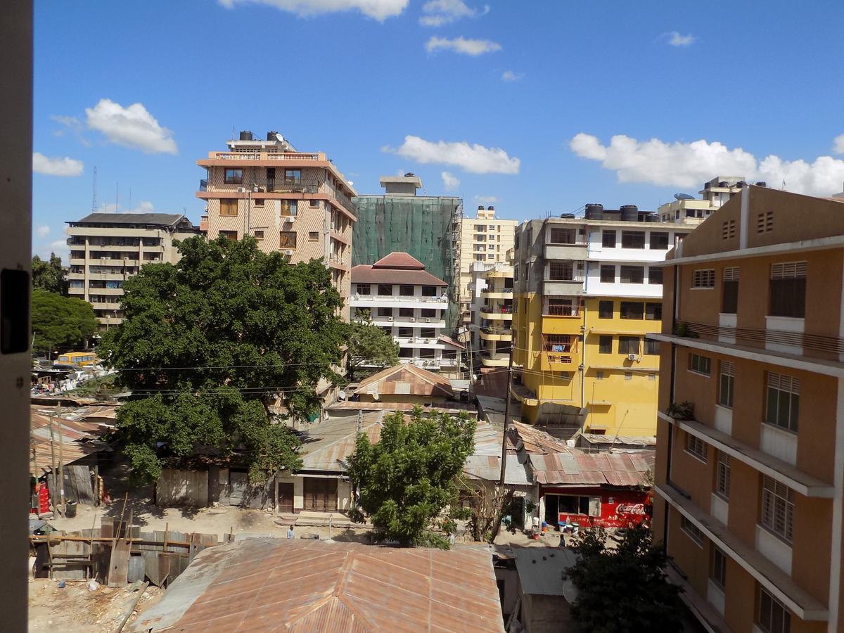 Iris Hotel Dar Es Salaam Exterior photo